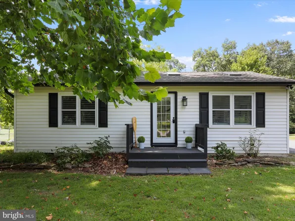 749 Hidden Hollow Dr, Kearneysville, WV 25430