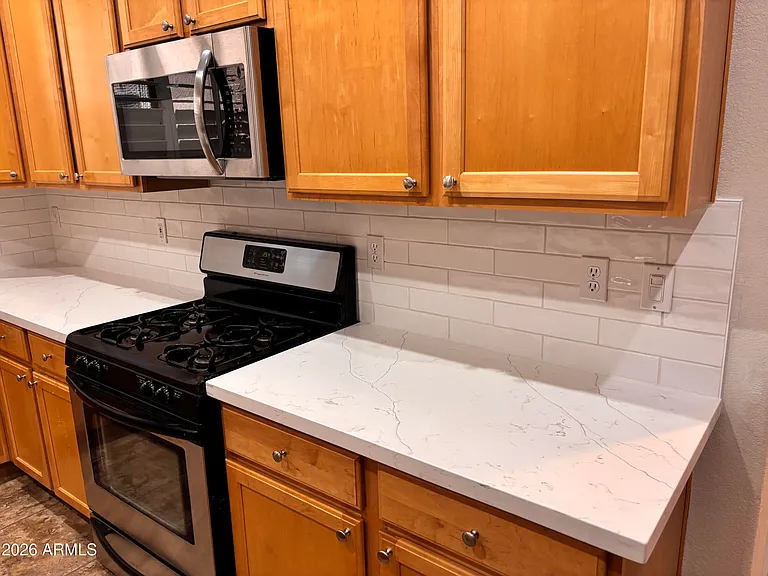 434 E Sheffield Ave — Photo 8