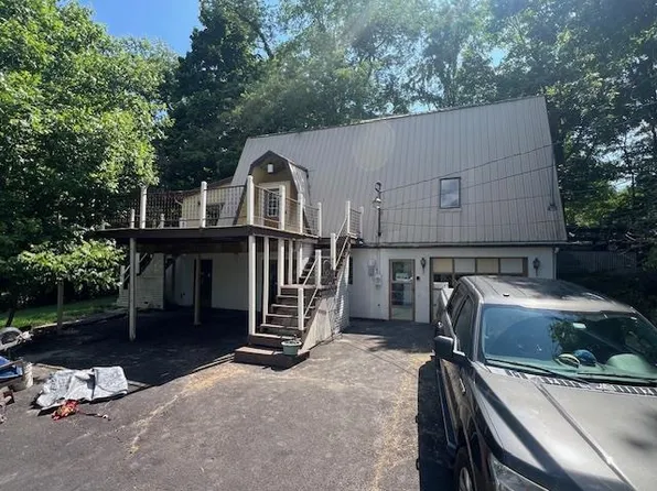 133 Chavin St, Mount Hope, WV 25880