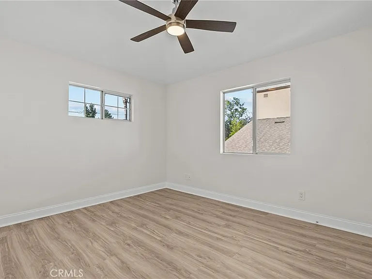 18800 Lull St — Photo 29