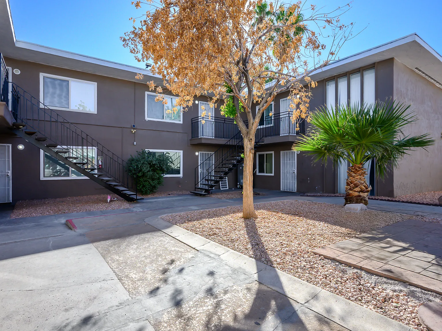 Desert Aire Apartments — Photo 1