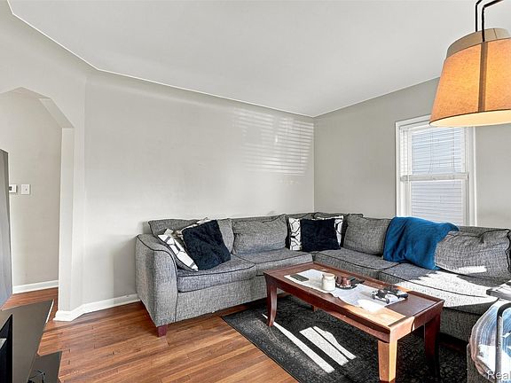 4th image of 24495 Stewart Ave