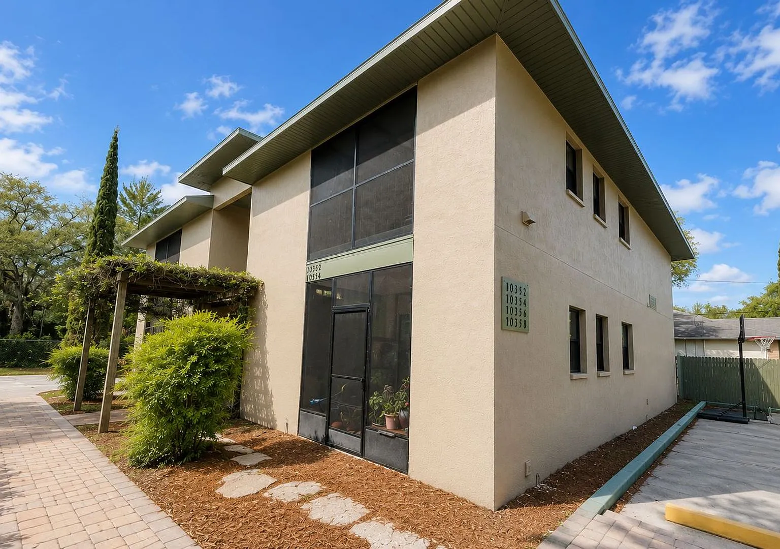 Hemlock St 10352-10358 - SH1 — Photo 1