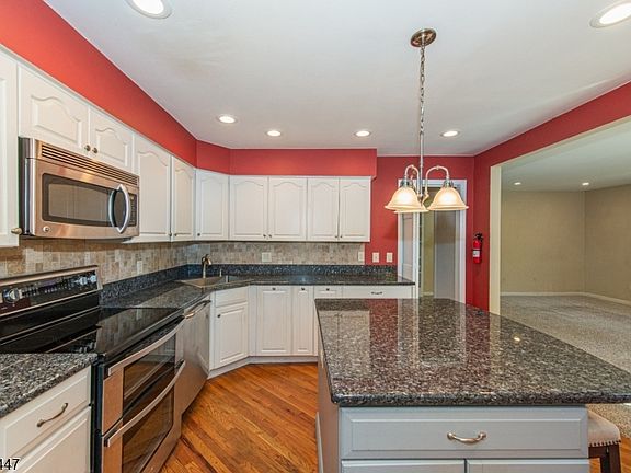 5th image of 51 Pleasant Hill Rd
