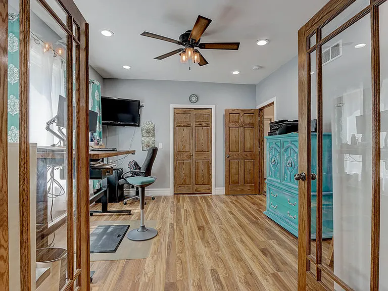 Bedroom/Office
