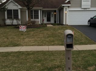 201 Southridge Dr, Gurnee, IL 60031