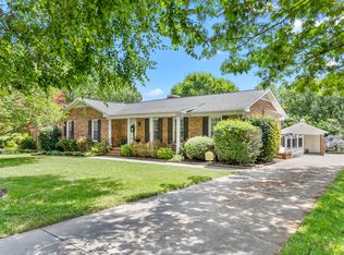 1615 Regency Dr, Burlington, NC 27215
