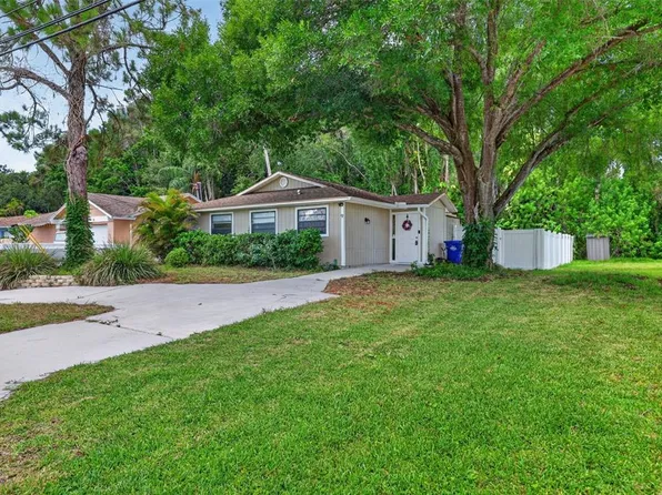 9 Freshwater Dr, Palm Harbor, FL 34684