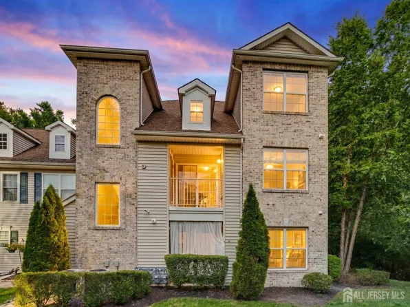 1054 Morning Glory Dr, Monroe Township, NJ 08831
