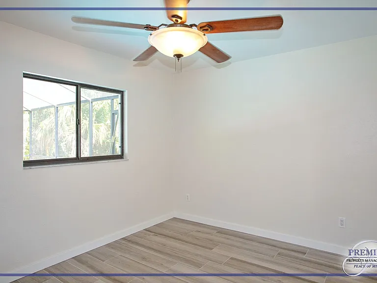 4053 Seaoats Ln — Photo 6