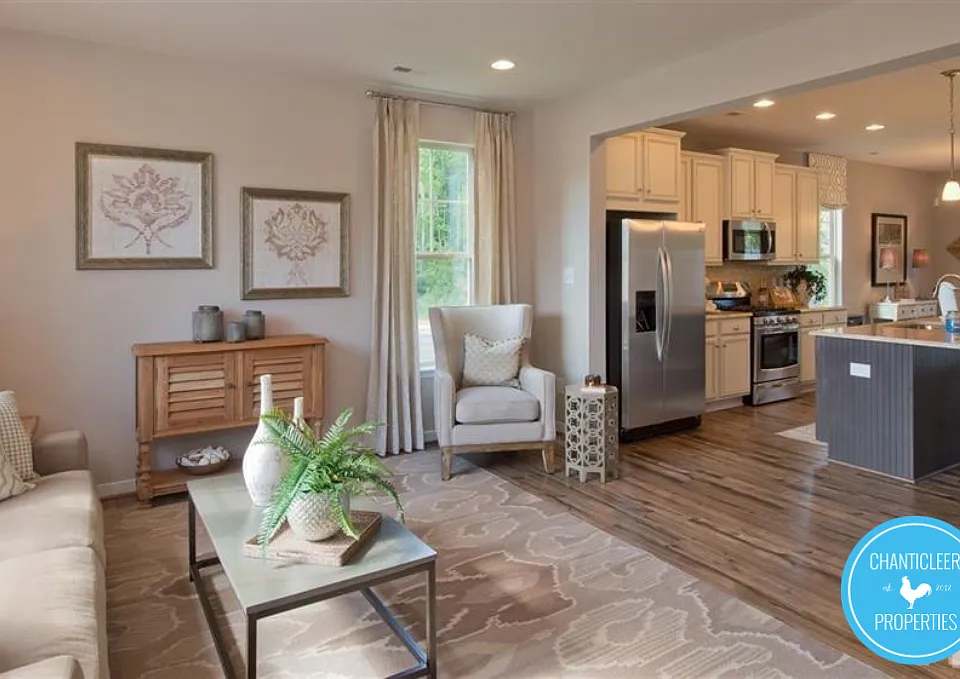 1007 Metropolitan Dr #1