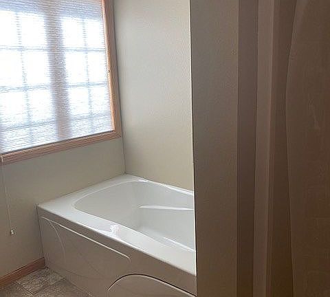 Master bath-jetted tub