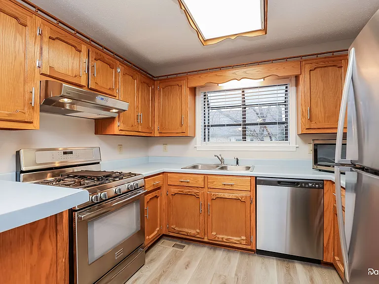 5032 Brookside Dr — Photo 3