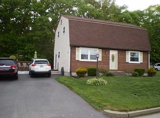 35 Medieval Way, West Warwick, RI 02893