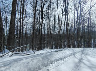 73 Oak Ln, Waymart, PA 18472