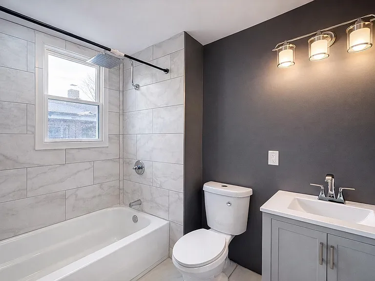 1572 Summit Ave #2 — Photo 13