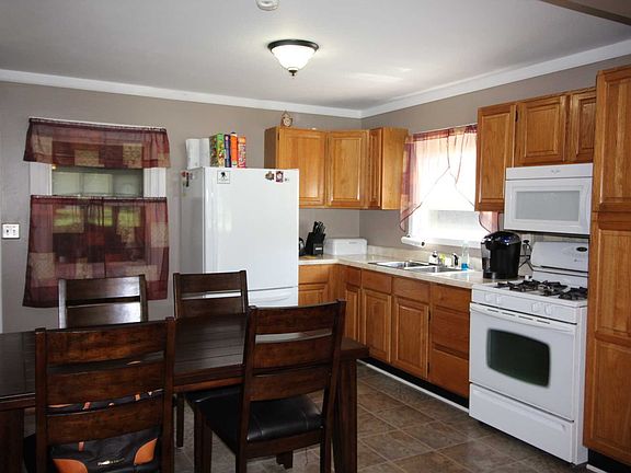5th image of 8 Cedar Dr