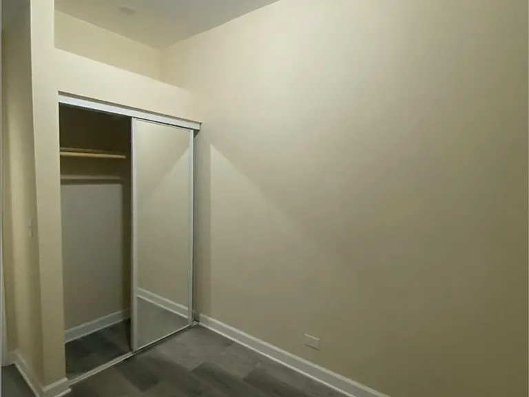 1004 S Oakley Blvd #1F — Photo 8