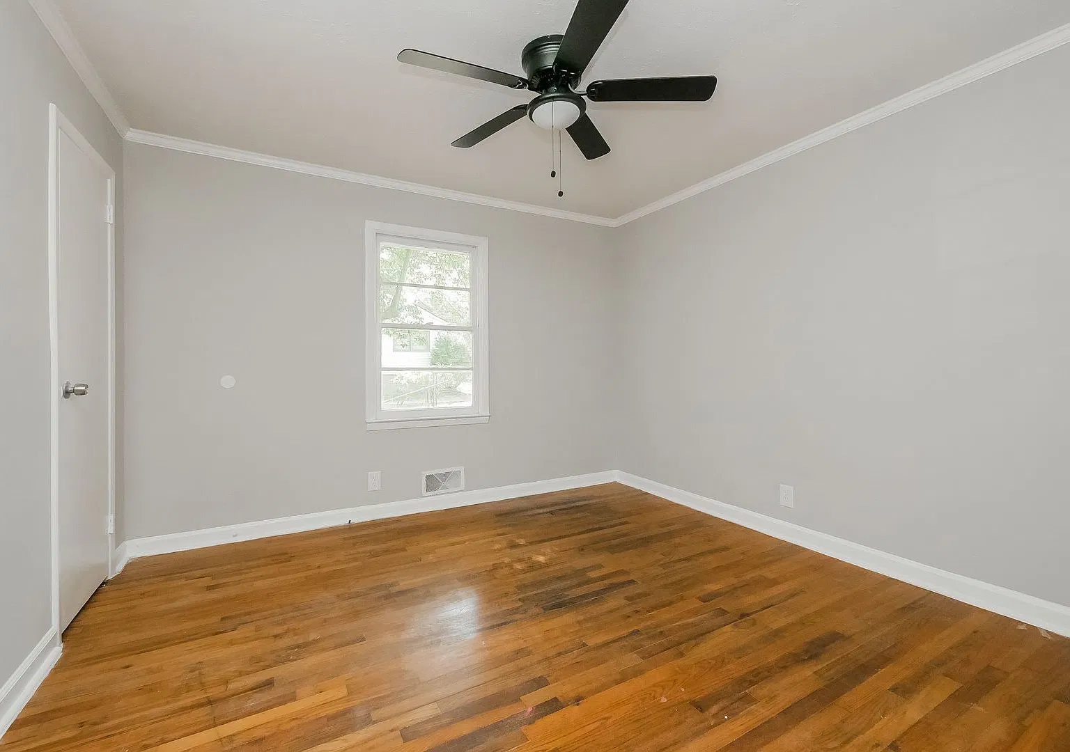 For Rent! 3 Bedroom 1 Bath — Photo 2