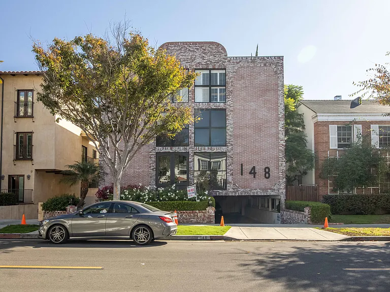 148 S Reeves Dr #8 — Photo 1