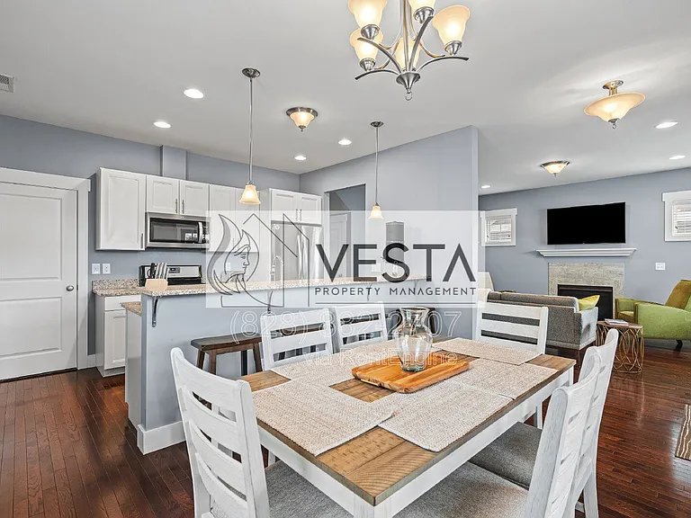 16 Hyde Park Pl — Photo 8