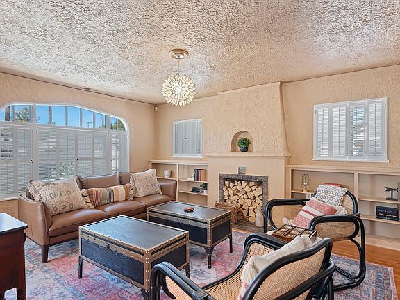 4th image of 1626 Villa Ave