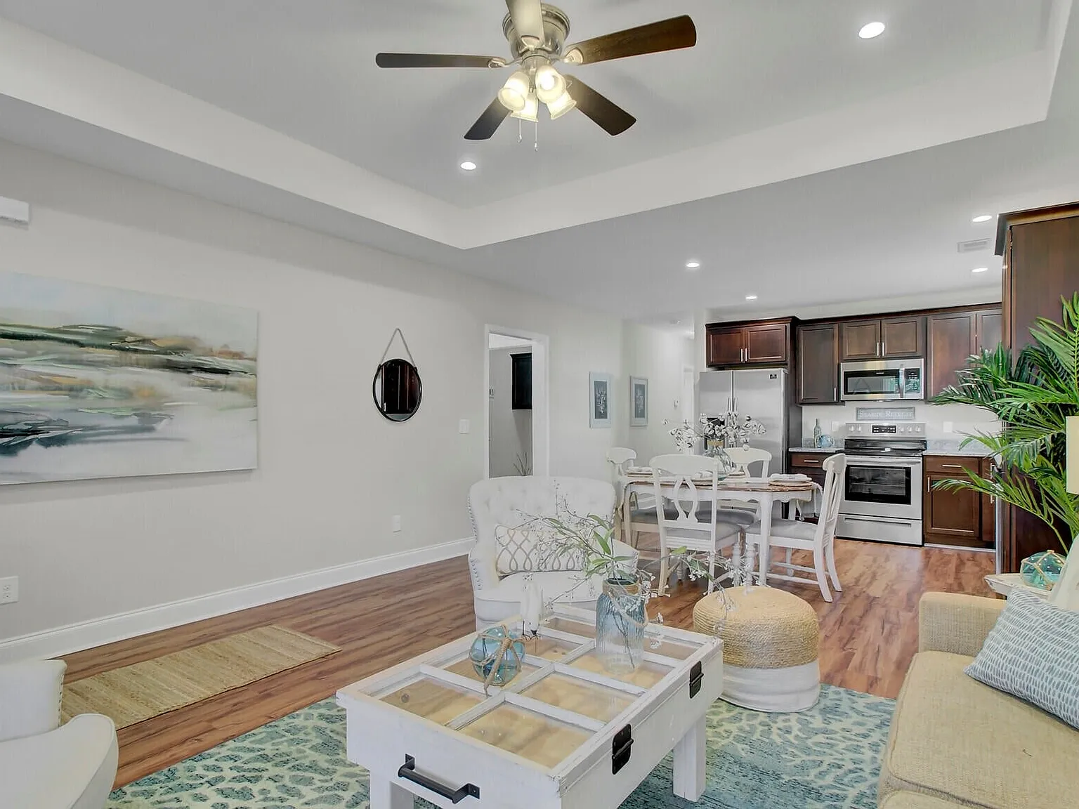 3 bed, 1250 sqft, $2,400 — Photo 2