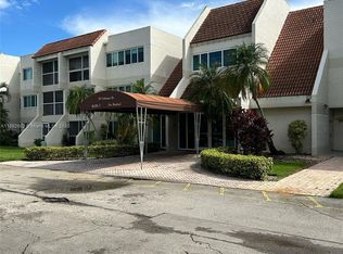 100 Lakeview Dr APT 207, Weston, FL 33326