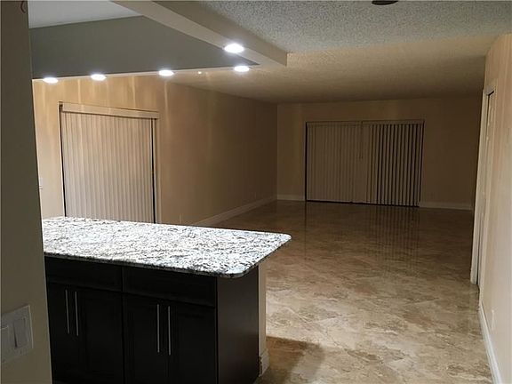 3rd image of 201 Lakeview Dr APT 101