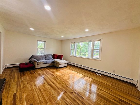 5th image of 86 Wood End Ln