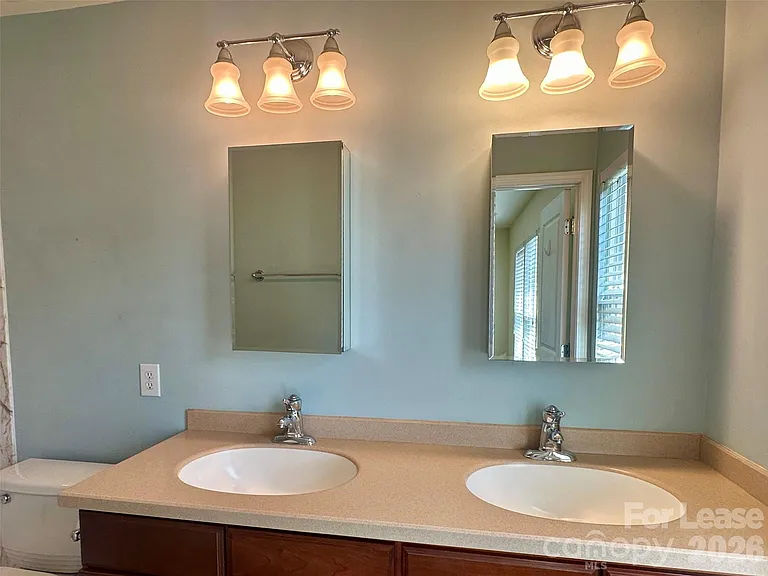 1104 Drayton Ct — Photo 13