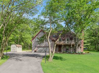 655 Oakridge Rd, East Dundee, IL 60118