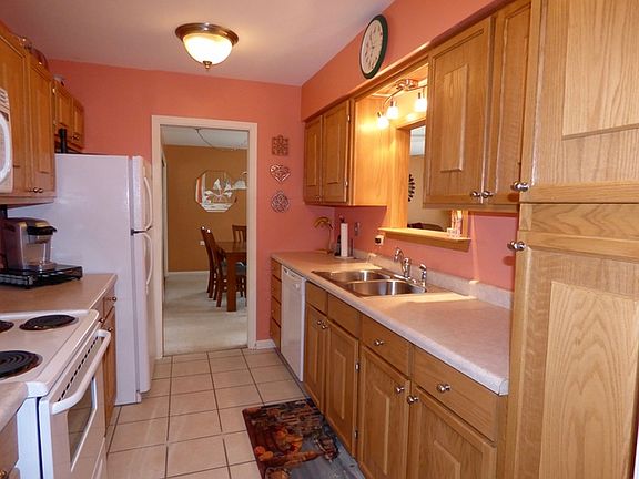 4th image of 191 Hillcrest Ter APT 2C