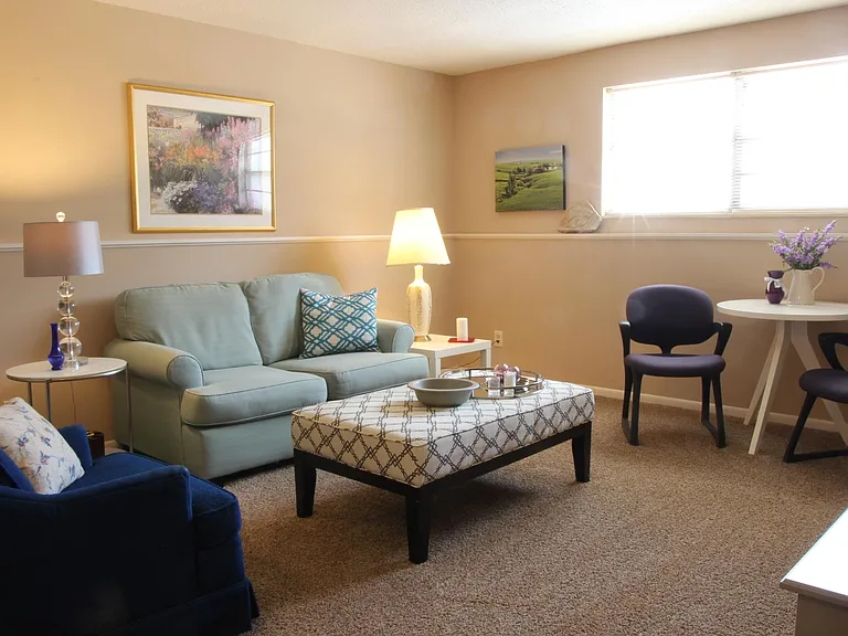Lee Crest Apartments — Photo 3