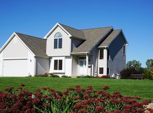 3872 Morningstar Ln, Eaton Rapids, MI 48827