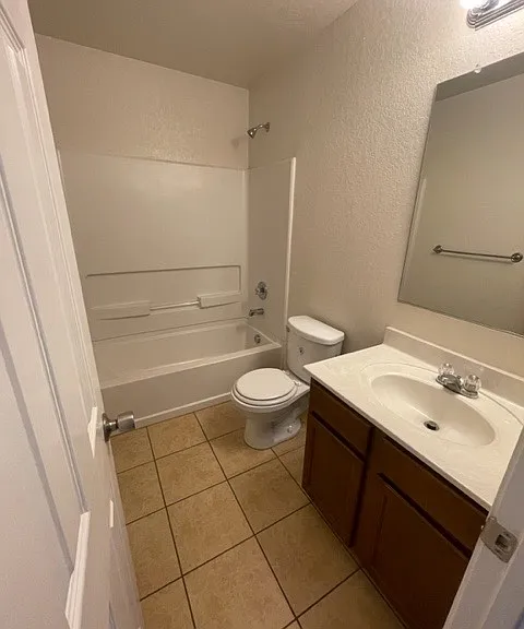 upstairs hall bathroom off the loft
