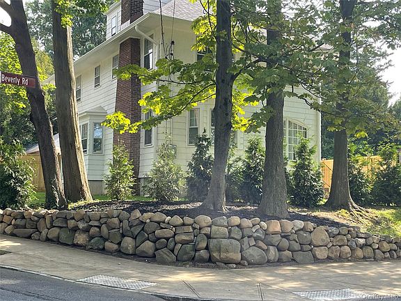 2nd image of 252 Beverly Road