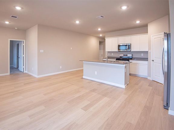 4th image of 1722 San Jacinto Dr