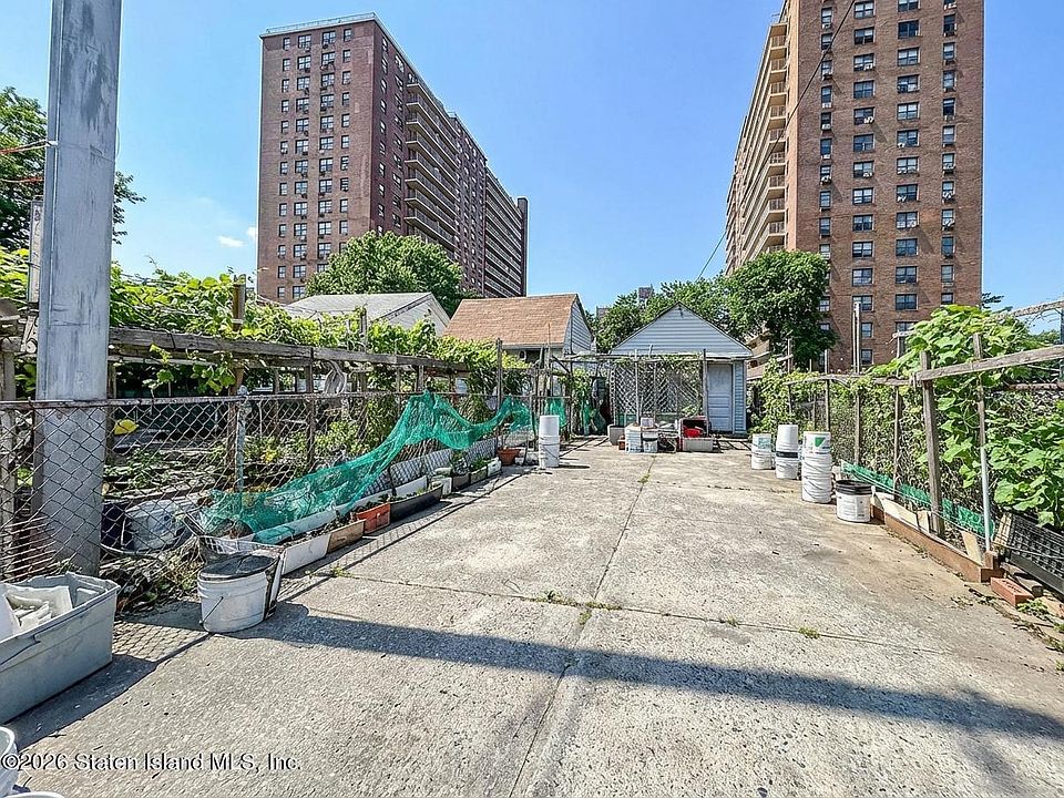 2nd image of 222A Bay 48th St