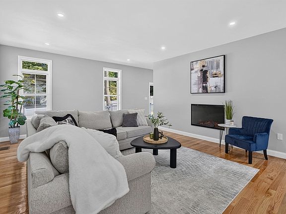 5th image of 44 Grandview Rd