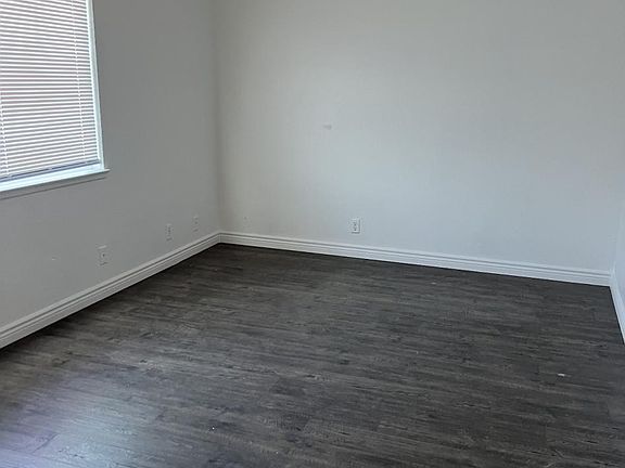 3rd image of 2001 Cumberland Dr