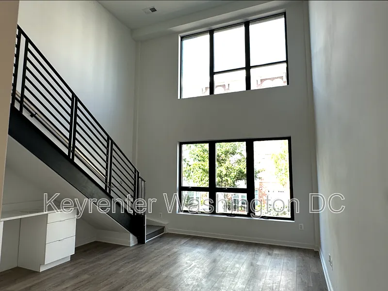 1 bed, 1.5 bath, 748 sqft, $2,700 — Photo 2