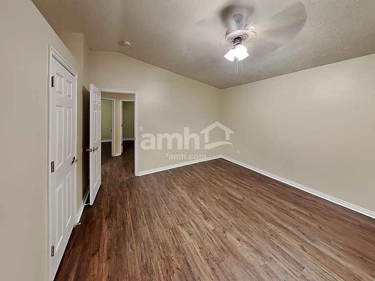459 N 990 E — Photo 9