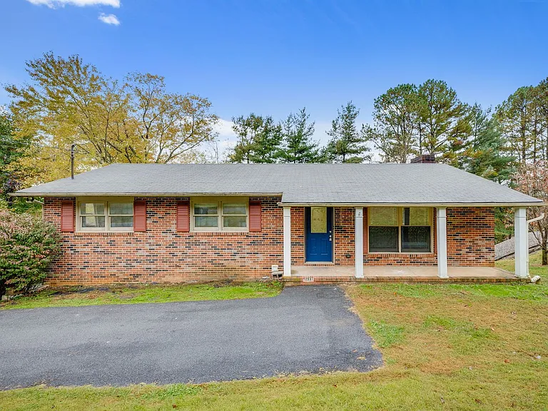 729 Foothills Rd — Photo 2
