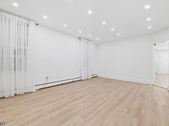 2nd image of 813 20Th St