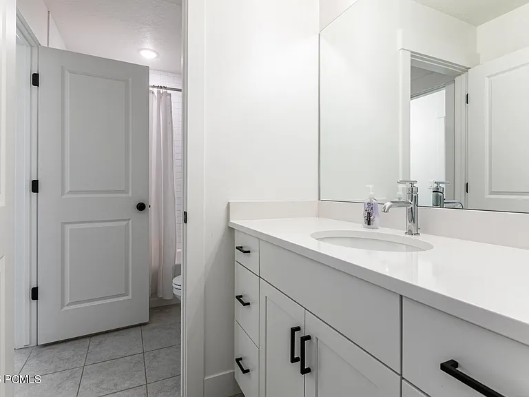 6885 Woods Rose Dr — Photo 22