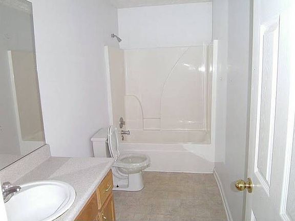 3rd image of 301 Fletcher Ct