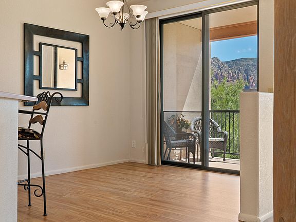 5th image of 105 Sugarloaf St #1-6
