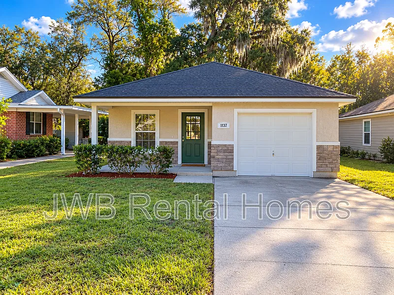 1137 Alta Vista St