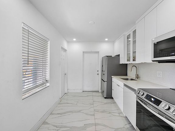 5th image of 3125 SW 12th Place
